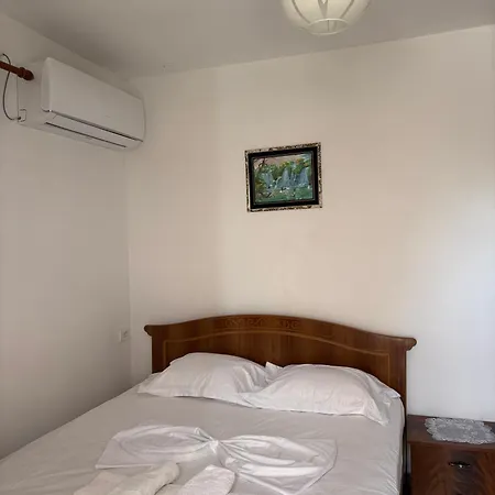 Erand Apartment *